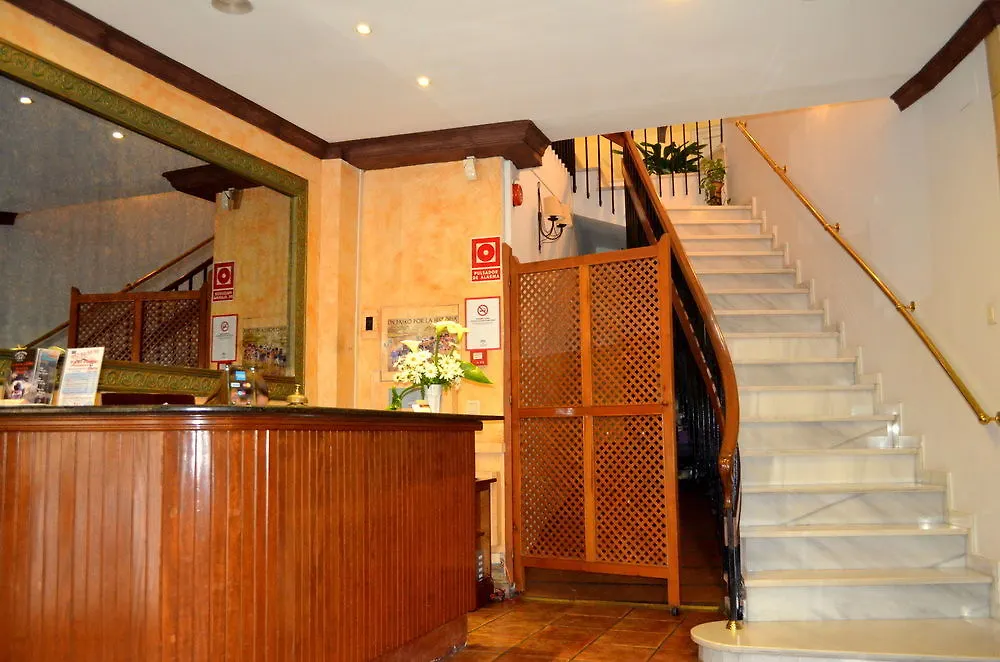 Plaza San Sebastian Hotel Antequera 2*,